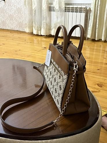 muncuqdan sumka: GUESS qadın çantası - Model: Top-handle çanta, çıxarıla bilən uzun — 4