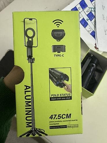 one blade: REMAX Mini Pocket Magnetic Selfie Stick + Tripod - Material — 3