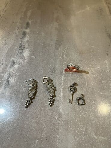 firuzə qaşlı uzuklər: Gümüş zinət əşyaları – 4parça. Təmiz gümüşdür Hamısını birlikdə 130 — 1