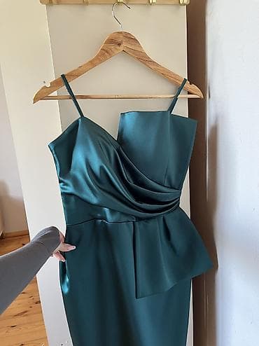 platye: Zümrüd rəngdə elegant ziyafət donu. Yenidir geyinilməyib. Midi — 2