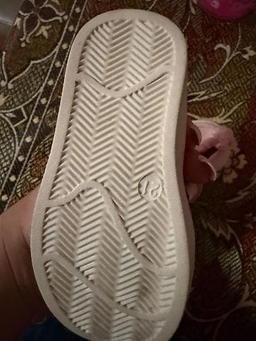 Uşaq paltarlari ehtiyci olan aileye verilir 1 0-1yas