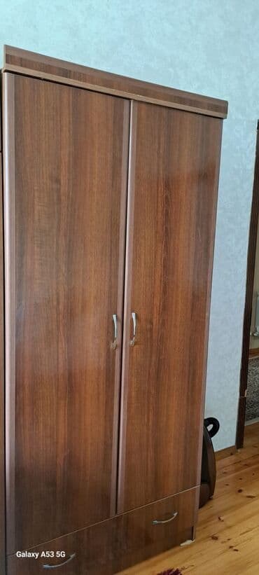 3 qapılı dolab: Açılan, 2 qapılı Düz dolab, Qarderob, paltar dolabı — 1