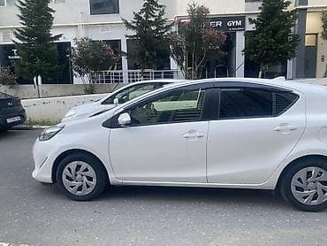 Avtomobil satışı: Toyota Aqua (Prius C) hibrid hetçbek - Rəng: ağ - Kuzov: 5 qapılı — 2