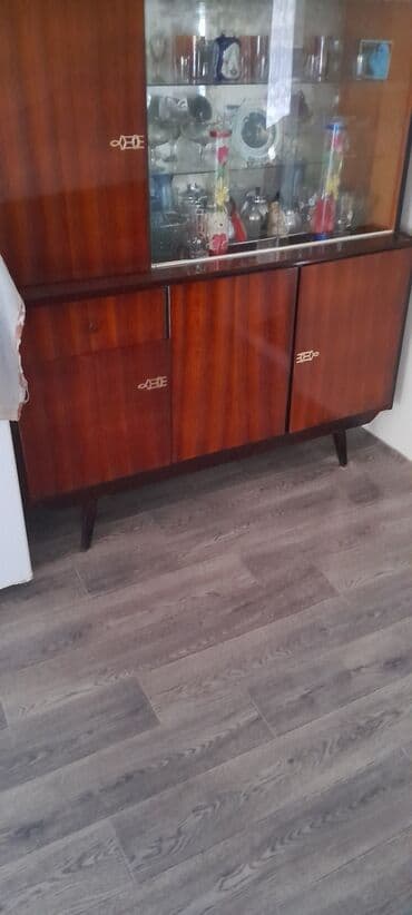 буфет кухонный: İşlənmiş, Açılan, 5 qapı Düz dolab, Bufet, Belarusiya — 1