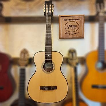 sitki: Klassik gitara Valencia VA434 Simlərin sayı: 6 Üst:Sitka Spruce Qol — 1