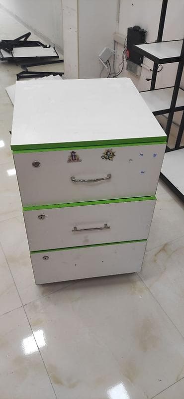 Ofis üçün 3 çekmecəli kompakt tumbə - Material: laminat/LDSP, ağ