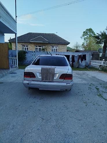 111 motor mercedes: Mercedes-Benz E-Class: 2.2 l | 1998 il Sedan — 2