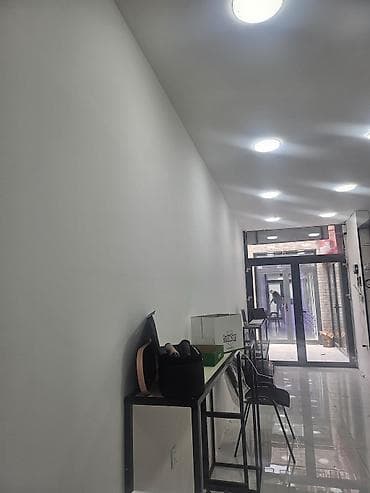 divarda televizor yeri: İcarəyə verilir – vitrinli ticarət sahəsi - Təyinat: aksesuar/mobil — 1