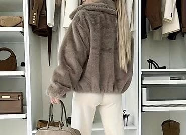 topdan geyim: Qadınlar üçün qısa kürk gödəkçə - Rəng: Taupe/qəhvəyi-boz neytral ton — 3