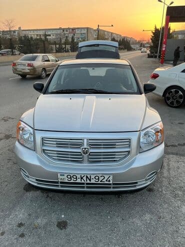 Avtomobil alışı: Dodge Caliber – gümüş rəngli, 5 qapılı hatchback. Əsas xüsusiyyətlər — 3