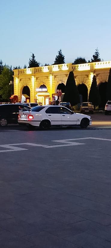 BMW 3 series: 1.8 l | 1992 il Sedan