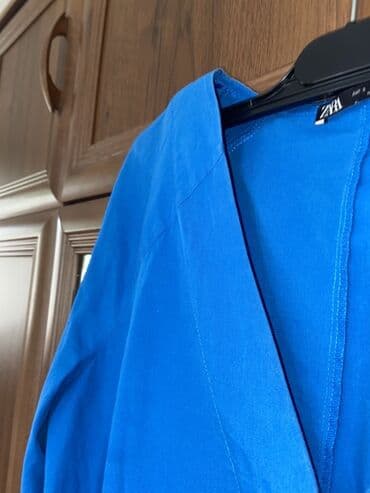 женские бирюзовые туфли: ZARA qadın donu/tunika - Rəng: parlaq kobalt mavi - Model: v-yaxa, ön — 2