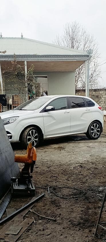 vaz cixollari: Lada Vesta Cross, ağ rəngli hatchback/sedan tipli kuzov. Texniki və — 2