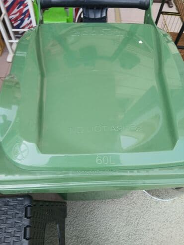 zibil qutusu: Müxtəlif ölçülərdə və rənglərdə Goodbin zibil qutuları. Bu zibil — 15