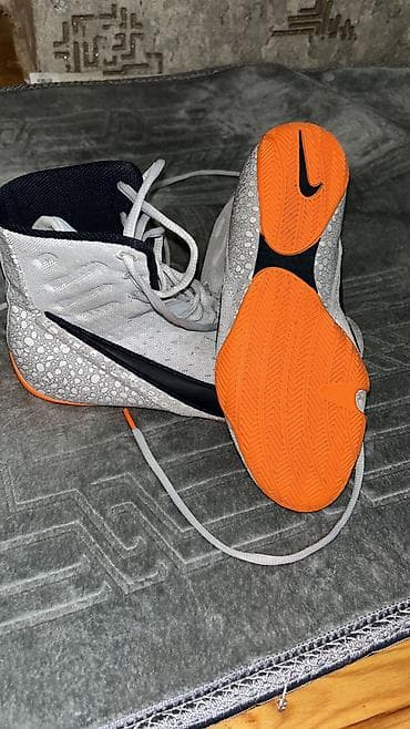 Ботинки: Nike boks ayaqqabıları – yüksək boğazlı, yüngül və çevik model. Nike — 10