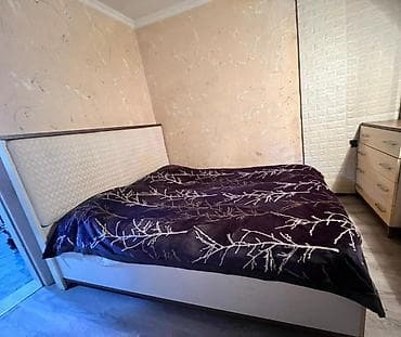 islenmis carpayi: Bazali taxt matrasla birge.qiymet 150 man.olcu 1.60/2.00. unvan — 1