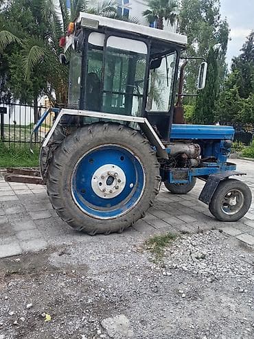 traktor şin: Traktor MTZ tipli, mavi rəngli, kabinalı Xüsusiyyətlər: - Dizel — 1