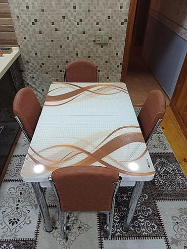 nejavika masa: Qonaq otağı üçün, İşlənmiş, Kvadrat masa, 4 stul — 1