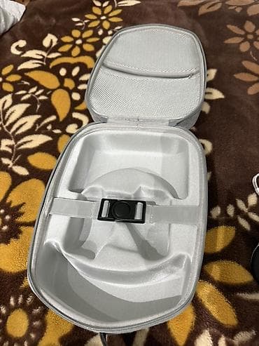 oculus quest: Meta quest 3s.Hecbir problem veya qiriq ciziq qetiyyen yoxdur.Sumkasi — 3