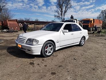 mercedes 190 1995: Mercedes-Benz C-Class: 2 l | 1995 il Sedan — 2