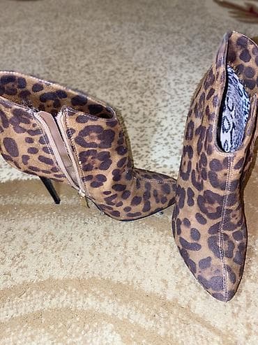 qara ketler: Birinci kablok 37 razmer- 5 azn 2ci tiqrovy ayaqqabı 37 razmer- 5 azn — 5