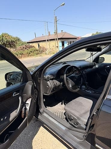 mercedes c190: Mercedes-Benz C-Class: 2.4 l | 2000 il Sedan — 4