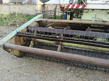 soyuducu maşınlar: Claas E 303 biçin kombaynı - Özgedəyişən ön biçin qurğusu: barabanlı — 2