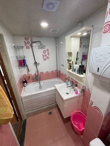 ilkin ödənişi 10000 olan evlər: Bakı, 3 otaqlı, Köhnə tikili, m. Həzi Aslanov, 70 kv. m — 23