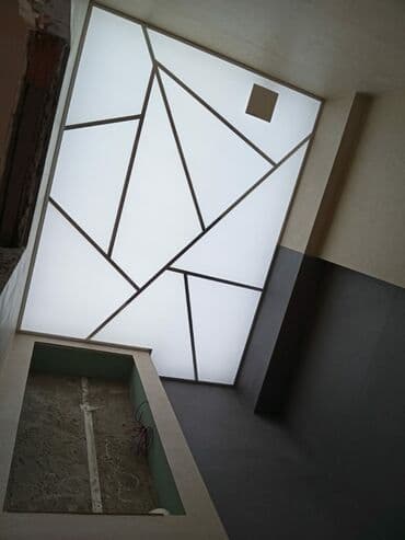 dartma tavan: Gərgin tavan – LED işıqlı, geometrik xəttli dizayn - Material — 1