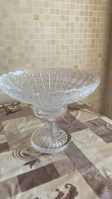 xrustal qab: Tom meyve qabı. Ter təmizdi istifadə olunmayıb bir dəfədə. 1 ededi 130 — 1