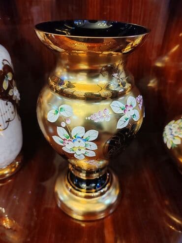 Şamdanlar: Bir vaza, Bogem şüşəsi — 2