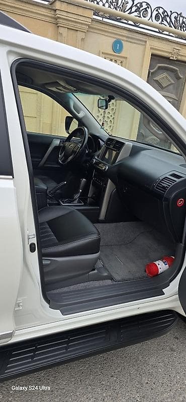 multi sukan: Toyota Land Cruiser Prado, ağ rəng, 5 qapı, 7 yerlik salon. Güclü tam — 9
