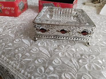 ev qapilari: Məhsul: Dekorativ külqabı (kvadrat formalı) Təsvir: - Material: Şüşə — 6