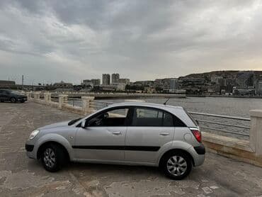 машина под выкуп бишкек: Model: Kia Rio hatchback Kuzov: 5 qapılı, gümüşü rəng Yanacaq: Benzin — 7