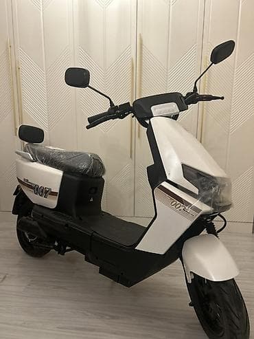 Elektrik skuter – SAIGE 007 - Rəng: ağ/qara, minimalistik və kəskin