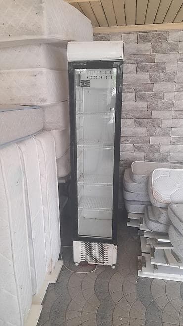 buz 7: Şüşə qapılı vitrin soyuducu - Brend: INVİ (etiketdə “Buz” seriyası — 2