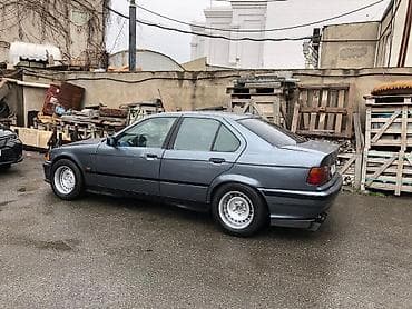 r18 bmw: BMW 3 Series E36 sedan – tünd boz rəngdə, klassik kuzov xəttləri ilə — 3