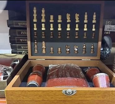 Taxta işləmə dəst– metal ciblək (flask) və stəkanlar, şahmat fiqurlu