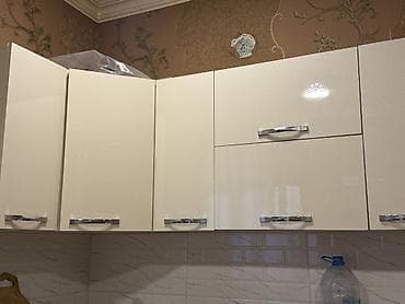 ag metbex mebelleri: Mətbəx mebel dəsti - Üst modullar: krem rəngli, parlaq örtüklü — 1