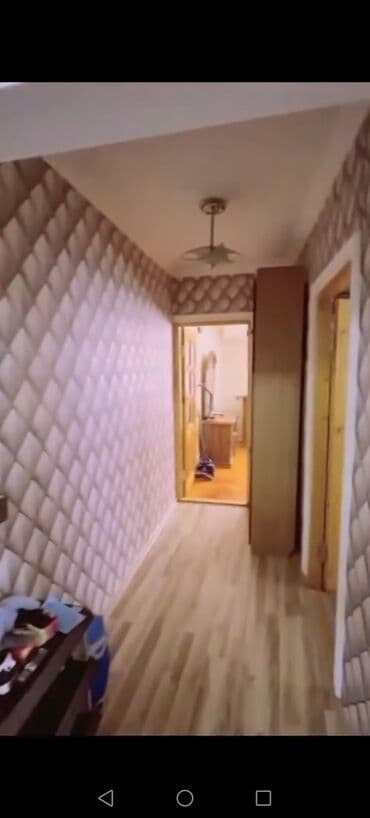 Qarajlar: Bakı, 3-cü mikrorayon, 2 otaqlı, Köhnə tikili, m. Memar Əcəmi, 70 kv. m — 5