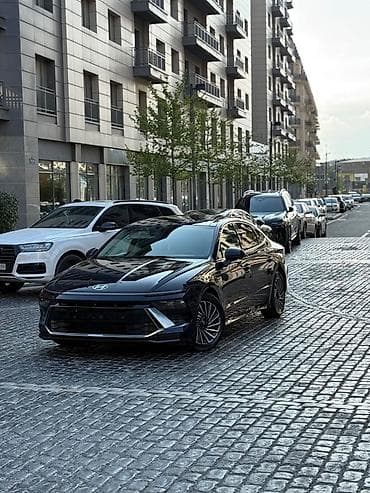 şuşe: Hyundai Sonata – xamelion rəngi yeni nəsil fastback dizaynlı sedan — 1
