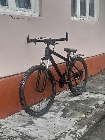 Dağ/trekking velosipedi – qara rəng Xüsusiyyətlər: - Gücləndirilmiş