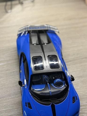 pultlu mawin: Məhsul: Radiouidarəolunan (RC) idman avtomobili modeli – mavi/qara — 5