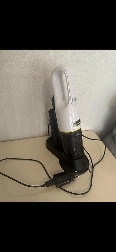 qaz plite: Karcher brendinin əl tozsoranı. Bu tozsoran ağ və qara rəngdədir — 1