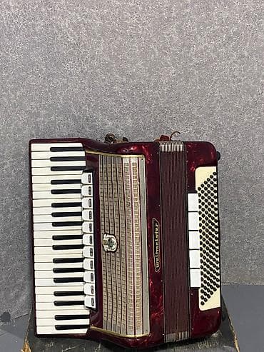 Musiqi alətləri: Weltmeister akordeon – klassik alman istehsalı. - Korpus: qırmızı — 3