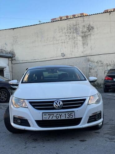 фольксваген пассат сс: Volkswagen Passat CC – ağ rəngli, zərif 4 qapılı kupe-sedan. Xarici — 2