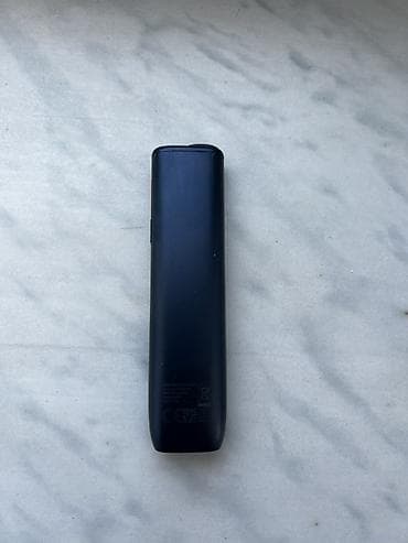 IQOS cihazı – tünd göy rəngdə, kompak tək gövdəli model — 1