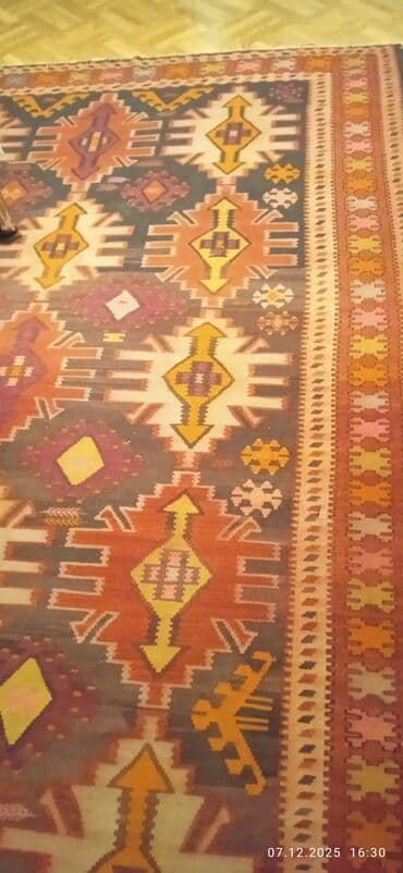 Музыкальные инструменты: Старинный ковёр, 1955 год, Азербайджан — 2