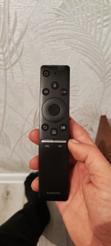 tv monitor: Pult Samsung — 2