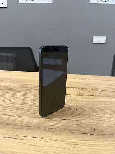 canon eos m: IPhone 13, 128 GB, Qara — 5